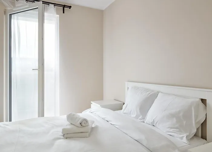 Airport Homely By Bookinghost 아파트